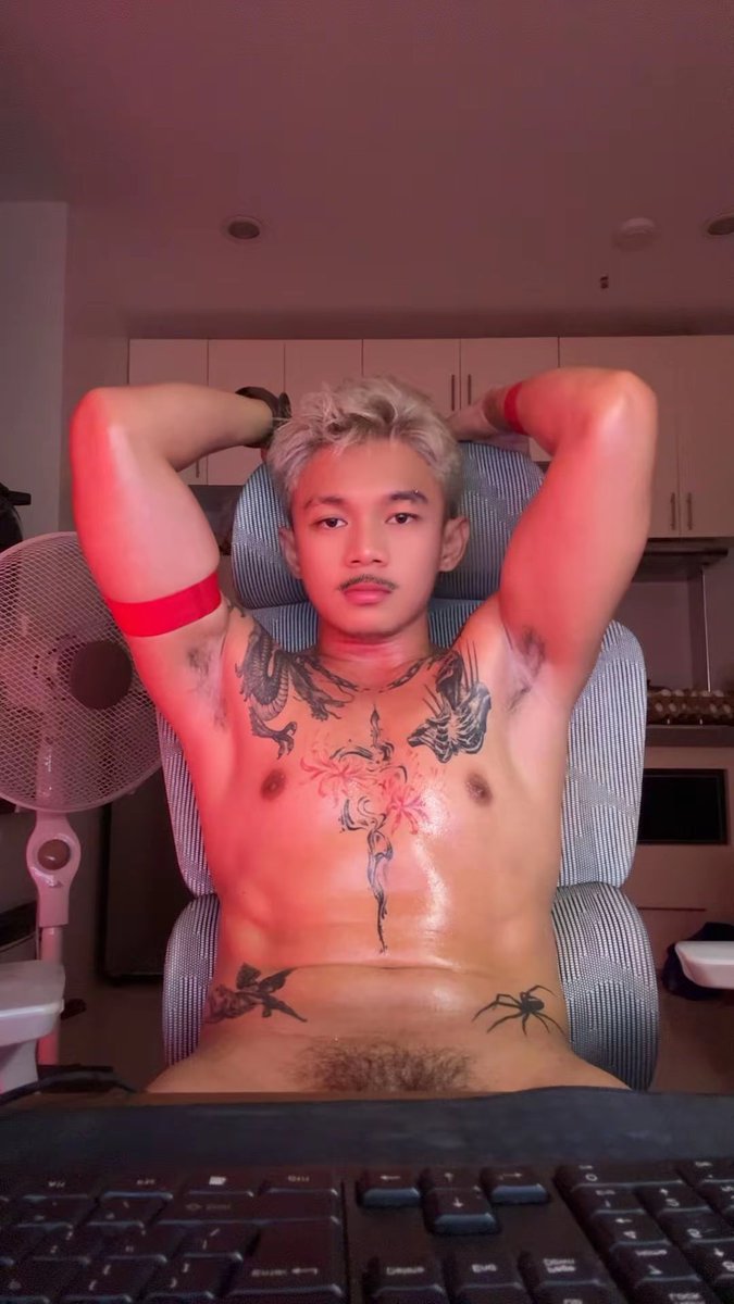 papibrandyyy's tweet photo. RT @papabrandyyy: Avail my 20+ explicit videos on TG: 
https://t.co/DxE9Pav802 https://t.co/hcrLp8WFjS