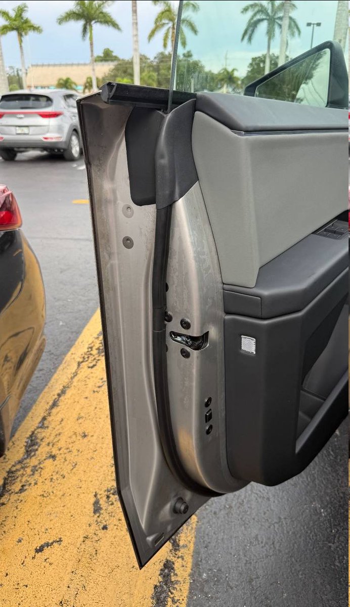 guiga_hg's tweet photo. Tesla folks, ever hit a problem like this one? Curious how it went for you — drop your story below!
#TeslaAutopilot #AutonomousDriving https://t.co/CPdHD2QQs5