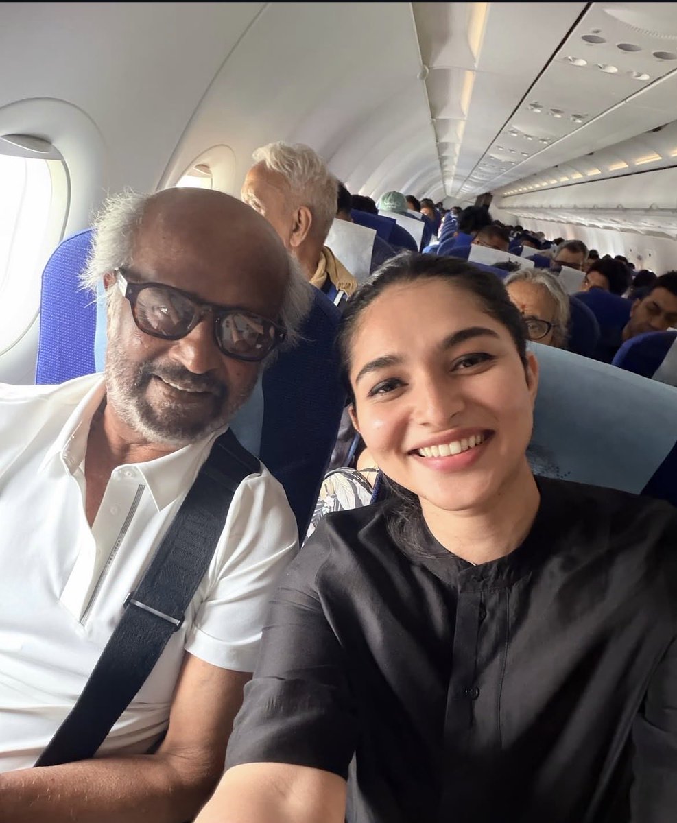 shivtweetzz's tweet photo. Kayadu Lohar latest selfie with Super Star Rajinikanth in a flight .👏❤️ https://t.co/BmyuUEf3bF