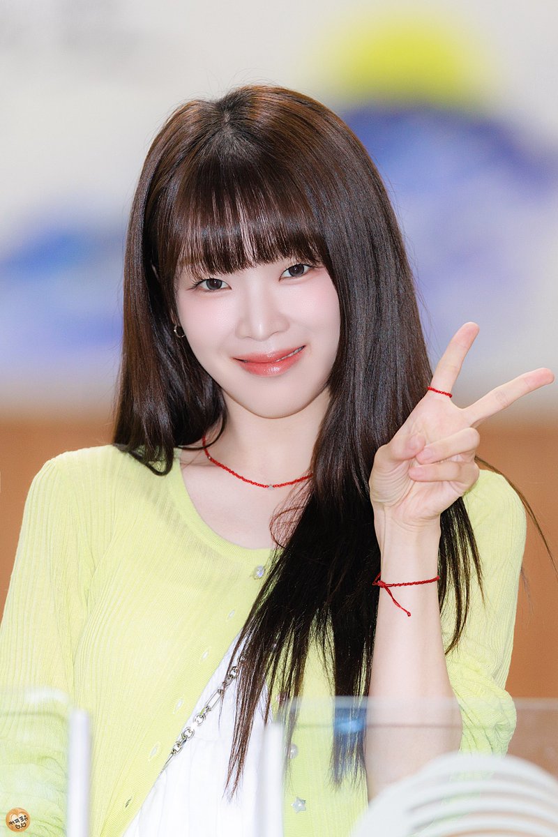 coffee4u_0125's tweet photo. 260825 볼륨을 높여요 

스페셜DJ 씅디🐿️

#오마이걸 #승희 #현승희 
#OHMYGIRL #SEUNGHEE https://t.co/8IrYXInXa7