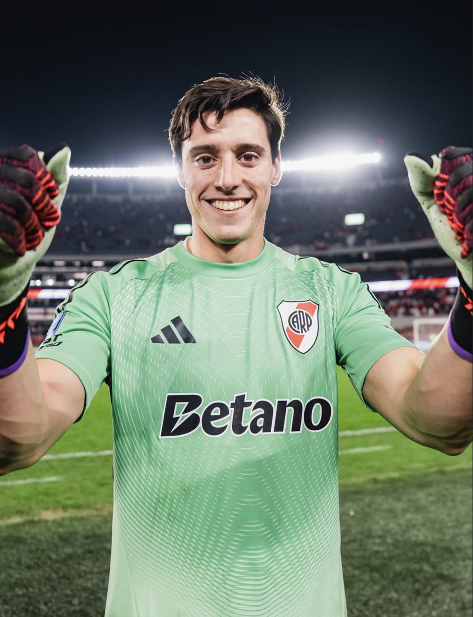 lanzinistaaa's tweet photo. No entiendo como hay gente que se la agarra con Santiago Beltrán, el primer semestre nos salvó en la mayoría de los partidos. No tiene la culpa de que la defensa sea un colador. https://t.co/5wHzZ2e3Bn