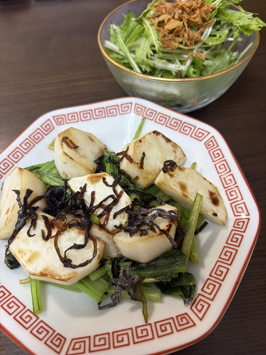yasegori's tweet photo. 朝無し
昼そば
夜かぶ焼き、サラダ、カレーうどん、カステラ、桃 https://t.co/lOqb3wUHH4