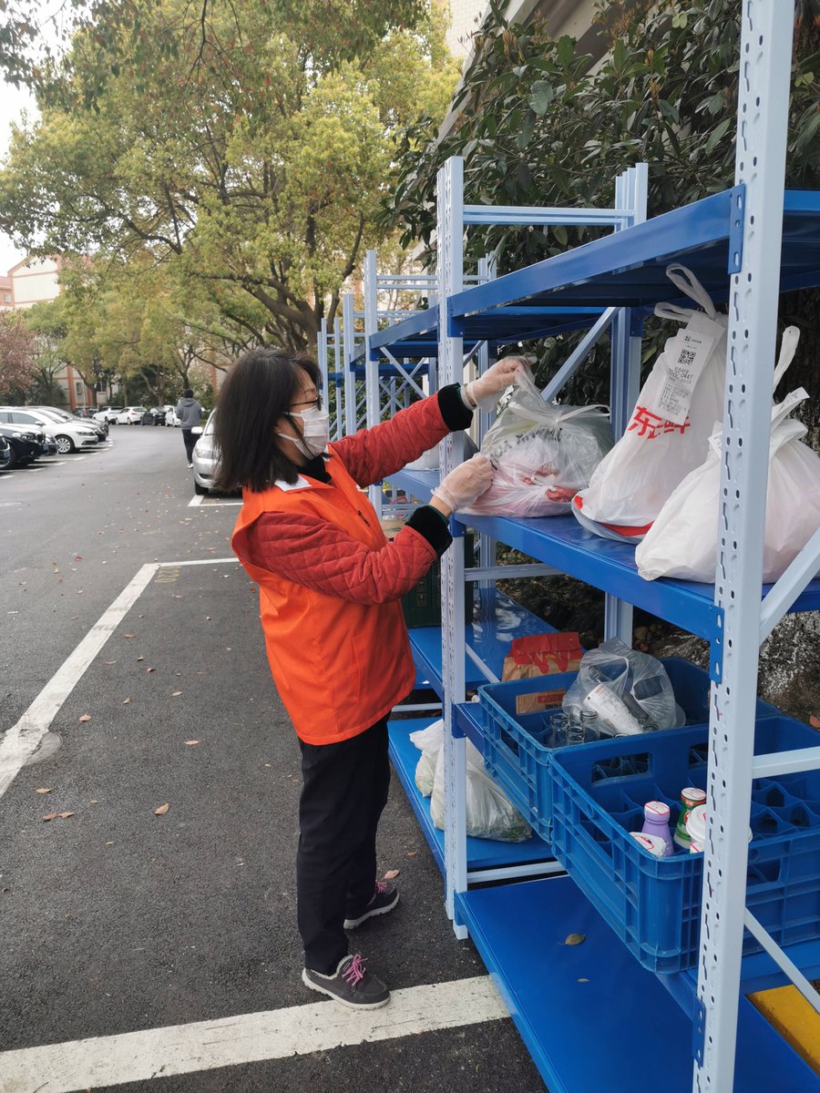 Jerry54439724's tweet photo. Spent this sunny Saturday morning volunteering at the community food bank—packed 20 care kits for neighbors in need. Small acts add up to big warmth! https://t.co/4PGPF2ZoxX