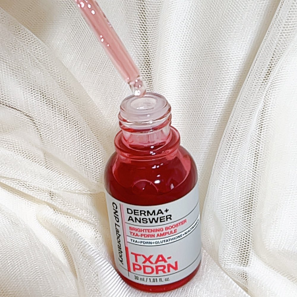 4ybKe's tweet photo. ダーマアンサーブライトニングブースター TXA PDRN アンプル
明るく均一な肌を目指せる処方に惹かれて使ってみたら、1日目からキメが整う感じ♡2日目にはトーンが均一に、3日目には肌のプツプツ感までなめらかに✨とろみがあるのに馴染むとスルスル。1週間使って薄いニキビ跡も気になりにくくなった♡ https://t.co/hPub38vlLb
