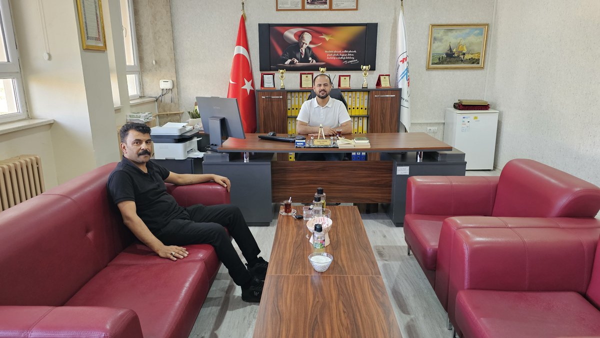 Aziz68584555's tweet photo. Ceylanpınar Kız Anadolu imam hatip lisesi müdürü Sayın Suphi Erdem'i ziyaret ettik. Misafirperverliklerinden ötürü,kendilerine teşekür ederim.

Aziz Demirdaş
@ceylanpinarmem @ErdemSuphi63 https://t.co/UIFXvgQmcU