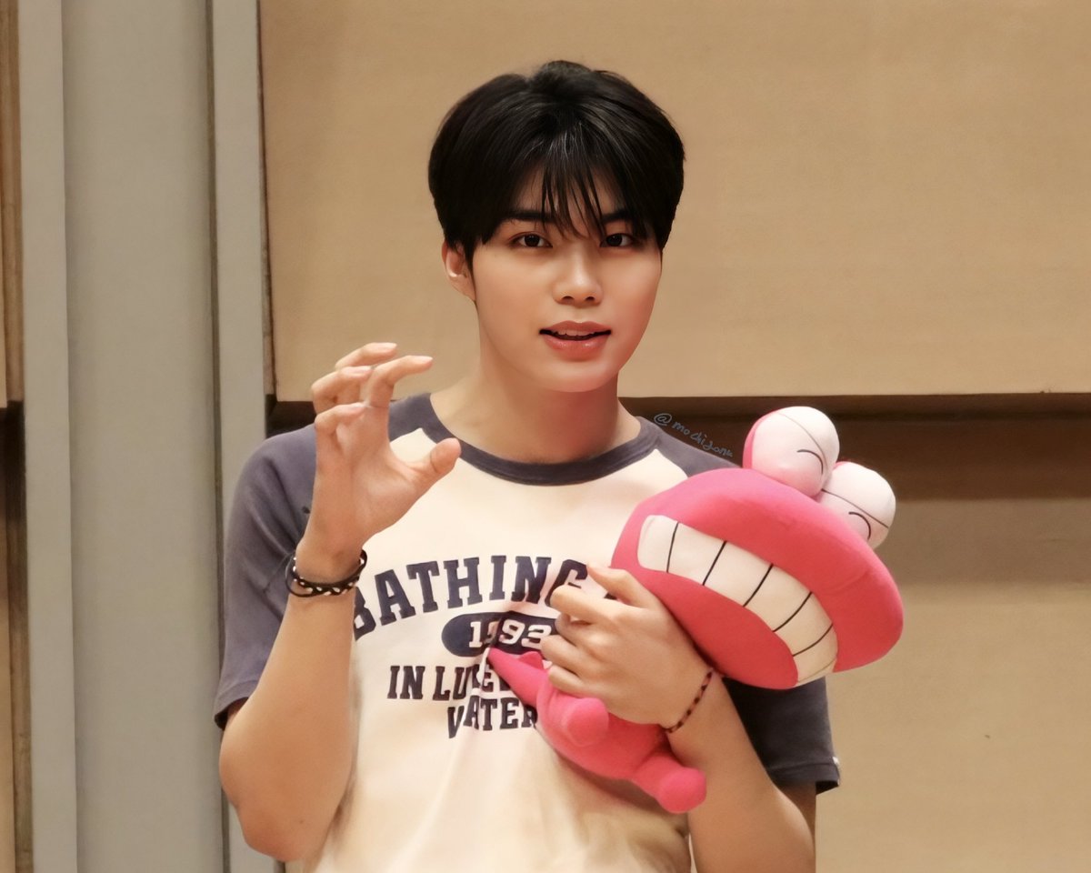 mochigonu's tweet photo. 260825 sony music 全員スペシャルパパラッチ会

초코비🦖

#박건욱 #PARKGUNWOOK #パクゴヌク #제로베이스원  #제베원 #ZEROBASEONE  #ZB1 https://t.co/lvEt1LITXR