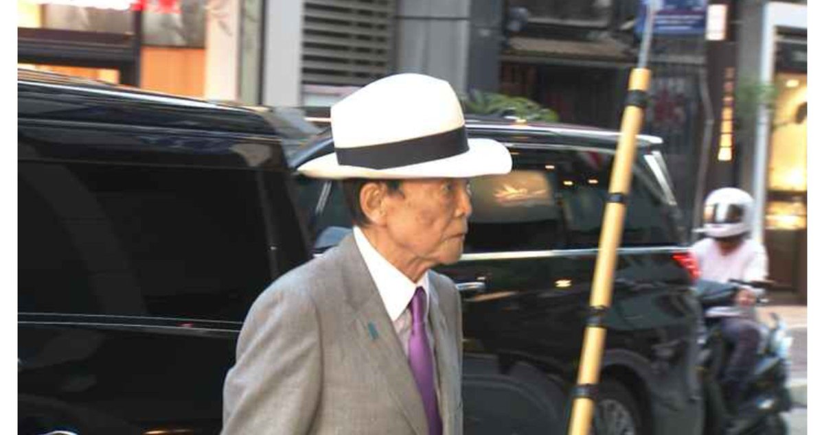 iloveyoulove777's tweet photo. 麻生副総裁と茂木外務大臣が夜会合　内閣改造・党人事で意見交換か

内閣改造とか党人事の意見交換を、国民の血税を使って高級日本料理店でやる必要ある❓️

これ、政治資金でしょ❓��

事務所でやれ❗️

国民の血税を使うな❗️
 https://t.co/fmRLDNaa3r https://t.co/vJXXN1n7Se