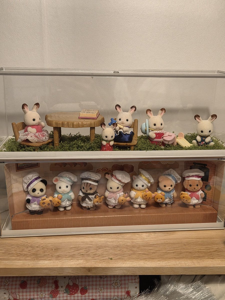 numlifeless's tweet photo. 어떤연하 아크릴박스 안에 향수 줄세워놓을 때
어떤연상 아크릴박스 안에 실바니안 줄세워둠 https://t.co/yl4rEJRRkL