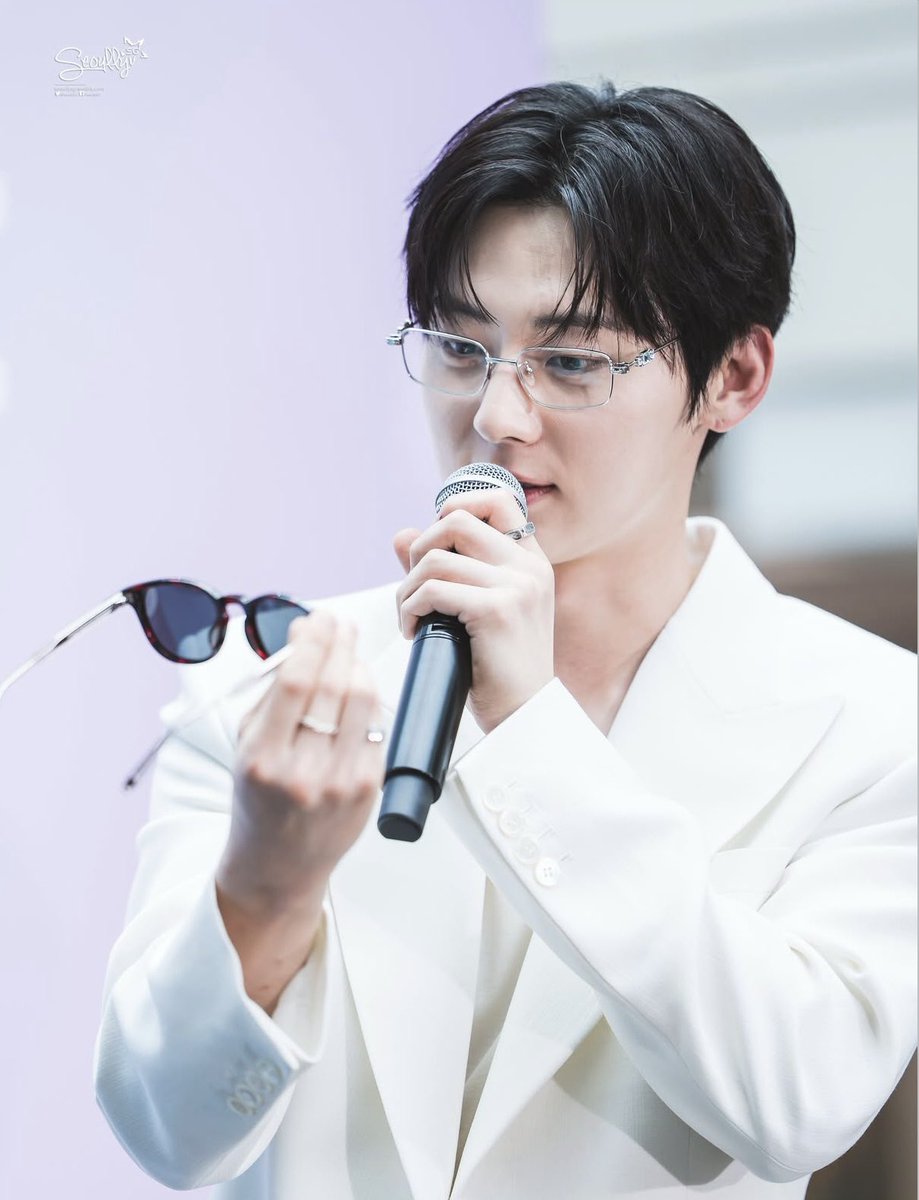 MHJJang0809's tweet photo. 아니 민현이 이 사진도 있었네 너무 예쁘자나😭

황민현 이즈 프리티🧡

#황민현 #hwangminhyun https://t.co/e4I3luDagu