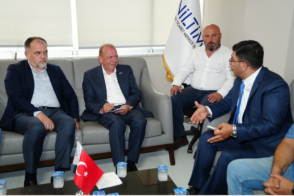 OzerMatl's tweet photo. 📍 NİLTİM

Bursa’nın ticaret hayatını büyütmenin yolu, kentimizin farklı bölgelerinde üreten, yatırım yapan ve istihdam sağlayan iş insanlarını doğrudan dinlemekten geçiyor.

NİLTİMDER Yönetim Kurulu Başkanı Sayın Ali Haydar Zeydanlı ve yönetim kurulu üyeleriyle bir araya gelerek bölgenin ihtiyaçlarını ve beklentilerini değerlendirdik. Ardından firmalarımızı ziyaret ederek sahadaki gerçek gündemi yerinde dinledik.

Tüm ticaret merkezlerimizde olduğu gibi NİLTİM’de önce mevcut yapıyı iyileştireceğiz. Ulaşım, otopark, aydınlatma, güvenlik, enerji, internet, atık ve lojistik ihtiyaçlarını belirleyerek ilgili kurumlarla birlikte çözüme taşıyacağız. Kreş başta olmak üzere çalışanların ihtiyaç duyduğu ortak hizmet yapılarını, NİLTİMDER ve bölge firmalarıyla birlikte planlayacağız.

Nefes Kredileri, Bursa Ticaret Kampüsleri, Bursa İş Ağı, BTSO Birlikte Alım ve Finansmana Erişim Merkezi projelerimizle firmalarımızın maliyetlerini düşürecek, finansmana ve yeni müşterilere ulaşmalarını kolaylaştıracağız.

Üyeye Değer Paketi kapsamında faaliyet belgesini ücretsiz yapacak, aidatını ödeyen üyelerimize yılda beş temel belgeyi ücretsiz sunacak ve aidatları düşüreceğiz.

NİLTİM’in gündemi BTSO’nun gündemi olacak. Sorunları yerinde gören, kararları üyeleriyle birlikte alan, şeffaf ve kapsayıcı bir BTSO için çalışıyoruz.

Birlikte Güçlü, Birlikte İleri. 💚

#ÖzerMatlı #BTSO #NİLTİM #NİLTİMDER #BursaİşDünyası #BirlikteYönetim
