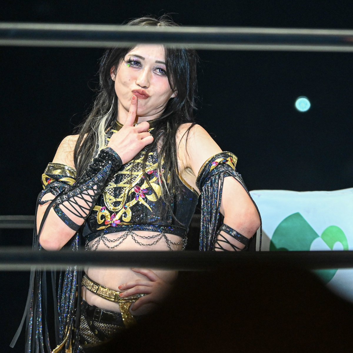 y_njpw's tweet photo. *･゜ﾟ･*:.｡..｡.:*♡*:.｡. .｡.:*･゜ﾟ･*
おとぼけ沙弥様も可愛い🖤
⁡
#上谷沙弥
#STARDOM
#みよフォト上谷沙弥 https://t.co/VplPztvsUE