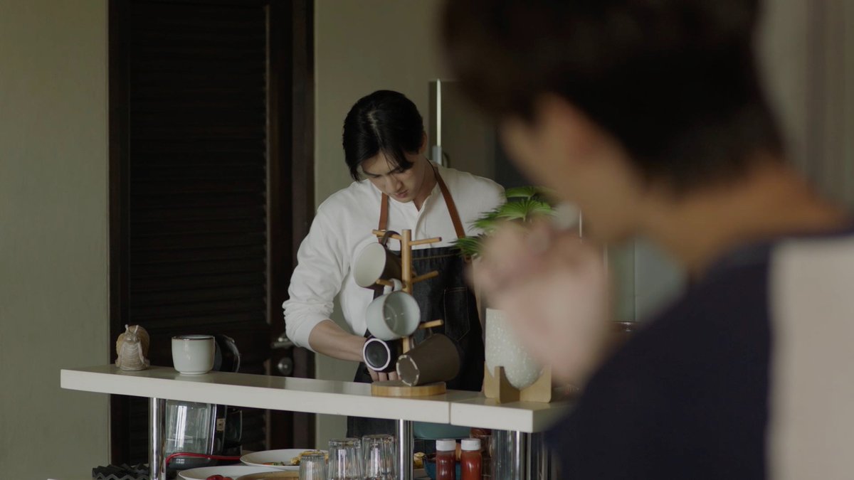 GMMTV's tweet photo. ตื่นมาแล้วมีคนทำกับข้าวให้กินแต่เช้าเลย วาสนาเคย์น้ออออ แข่งอะไรก็แข่งได้ แต่แข่งวาสนากันไม่ได้จริง ๆ นะคะ 👀
#MrKillSeriesEP8
@dew_jsu @vitheepanich https://t.co/2KxkLbKVLp