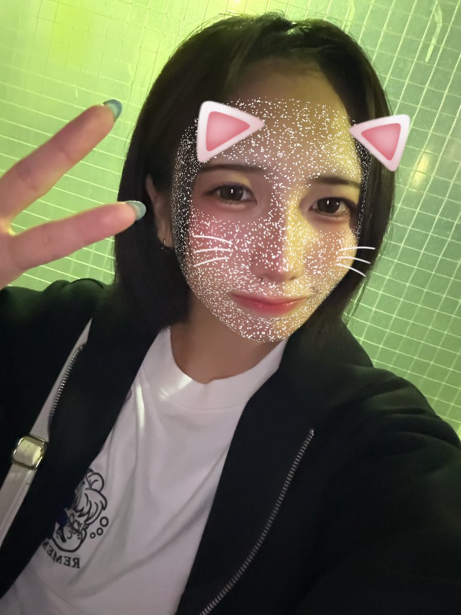 mil_k49's tweet photo. はじめてのでこだし出勤
あっついよねー涼みに来て🌟

@bar_partyparty 

#ガルバ #ガールズバー #歌舞伎町 #新宿 #コンカフェ #バー #会える屋やさん #自撮り界隈 #夏 https://t.co/9gwAwf56qn