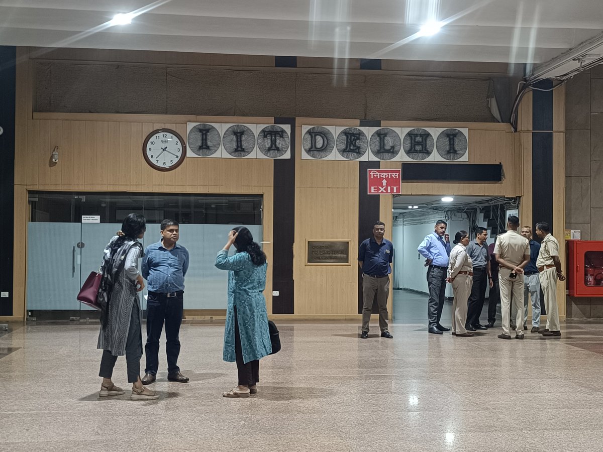 ARPITy26's tweet photo. Unprecedented scenes at Wind Tunnel

IIT Delhi 25.08.2026.    7:30 pm https://t.co/69mLyE2j8B