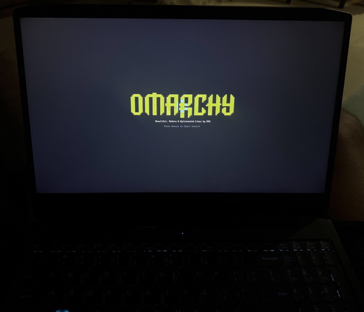 alvaroeds's tweet photo. Comienza el experimento: Usaré una i7 10ma con gráfica dedicada. Es una lenovo ideapadGaming, esta semana la estaré usando con Omarchy a ver si realmente es el MacOs killer. 

Luego de 3 años usando solo el entorno de Apple regresamos a Linux por al menos 1 semana 🫡

Recomendaciones? Mientras escribía esto instaló y mi primera impresión es que tendré que aprender muchos comandos para usarlo 😯