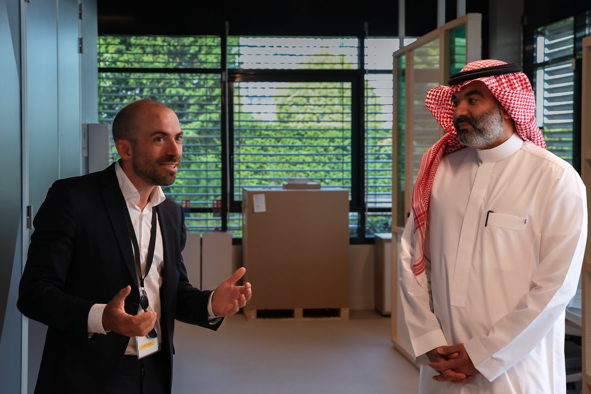 PasqalQuantum's tweet photo. On Monday, we had the honor of welcoming a delegation of senior leaders from the Kingdom of Saudi Arabia to our French headquarters and quantum computer production site.

Led by His Excellency Engineer Abdullah Alswaha, Minister of Communications and Information Technology, the delegation observed a quantum processing unit and a live demonstration of atom-by-atom rearrangement, and toured the line where we assemble, calibrate and test the systems we ship to customers.

The delegation included His Royal Highness Prince Abdulaziz Bin Turki Bin Talal; His Excellency Engineer Haytham AlOhali, Governor of the Communications, Space and Technology Commission (CST); and Saeed AlDobas, Executive Vice President of AI Infrastructure and Cloud at @HUMAIN.

The visit reflects the deepening cooperation between France and the Kingdom of Saudi Arabia in advanced technologies, following the deployment of Saudi Arabia's first quantum computer earlier this year. Quantum computing sits within the Kingdom's Vision 2030 agenda, which places advanced computing among its national technology priorities.

Our sincere thanks to the Saudi delegation for the honor of their visit.

@McitGovSa @SaudiVision2030

#QuantumComputing #Vision2030 #SaudiArabia