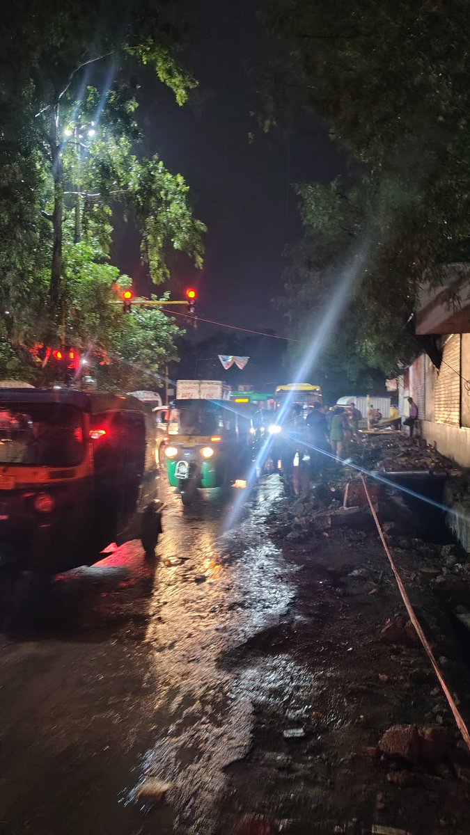 Quest_in26's tweet photo. Dear @dtptraffic due to this vehicle and rain and drainage work @DelhiPwd whole #narwanaroad is jamed. Kindly do needful in this so that such driver and such parking can avoid by driver, or they park vehicle at right place, righly so that whole road could not jamed. @CMODelhi https://t.co/xJXyXDQvAp