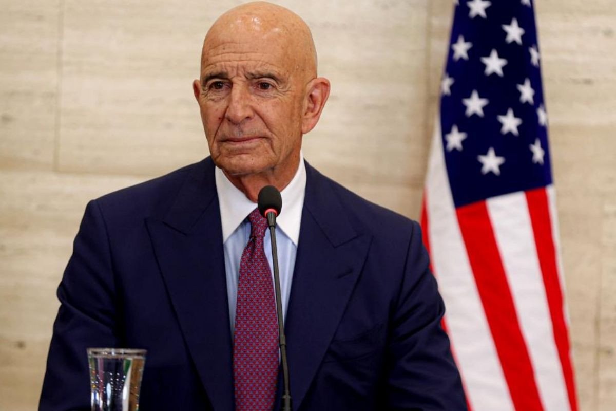 Cekdardnzhdwq's tweet photo. Irak ve Suriye Ortadoğudan sorumlu Tom Barrack'ın Washington tarafından görevine son verildiği aktarılıyor 

Türkiye'deki eşyalarını toplaması içinde kendisine bir Nakliye şirketi ayarlamasını istemişler 🤣😂😂 https://t.co/kigUlNdsuE