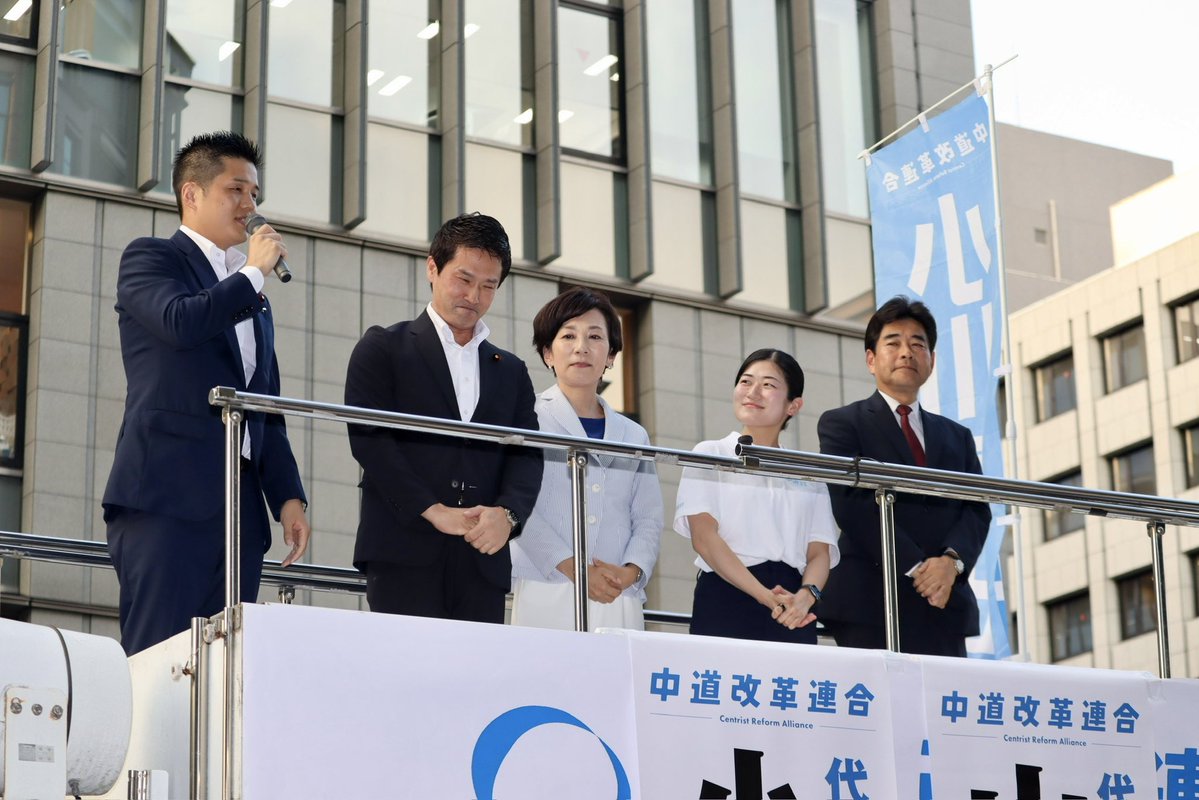 NaokiHarada1122's tweet photo. 昨日は京都・四条烏丸で開催された全国キャラバンの街頭演説会で、司会を務めさせていただきました。

小川淳也代表、山本香苗代表代行をはじめ多くの仲間が登壇し、暮らしや平和について熱く訴えました。

足を止めてお聴きくださった皆さま、本当にありがとうございました。

東京でのキャラバンに続いて多くの皆さまに期待と激励の言葉をかけていただき、街頭で直接お伝えすることの重みを改めて感じる機会となりました。

この熱を確かな実行に繋げられるよう、これからも一つひとつ着実に取り組んで参ります。