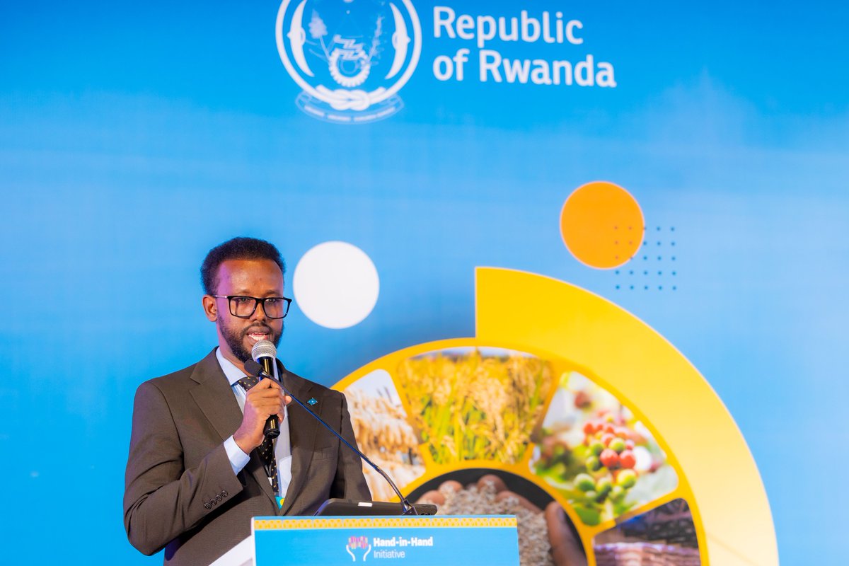 FAOSomalia's tweet photo. #Somalia is open for investment. At East Africa #HandInHand Investment Forum in Kigali, Somalia showcased USD 183M in opportunities across sesame, maize, dairy &amp; fodder chains, led by @MOASomalia &amp; @MoLFR_SO, to benefit 3.5M+ farmers &amp; pastoralists and transform agrifood systems. https://t.co/6BRlSLNEFe