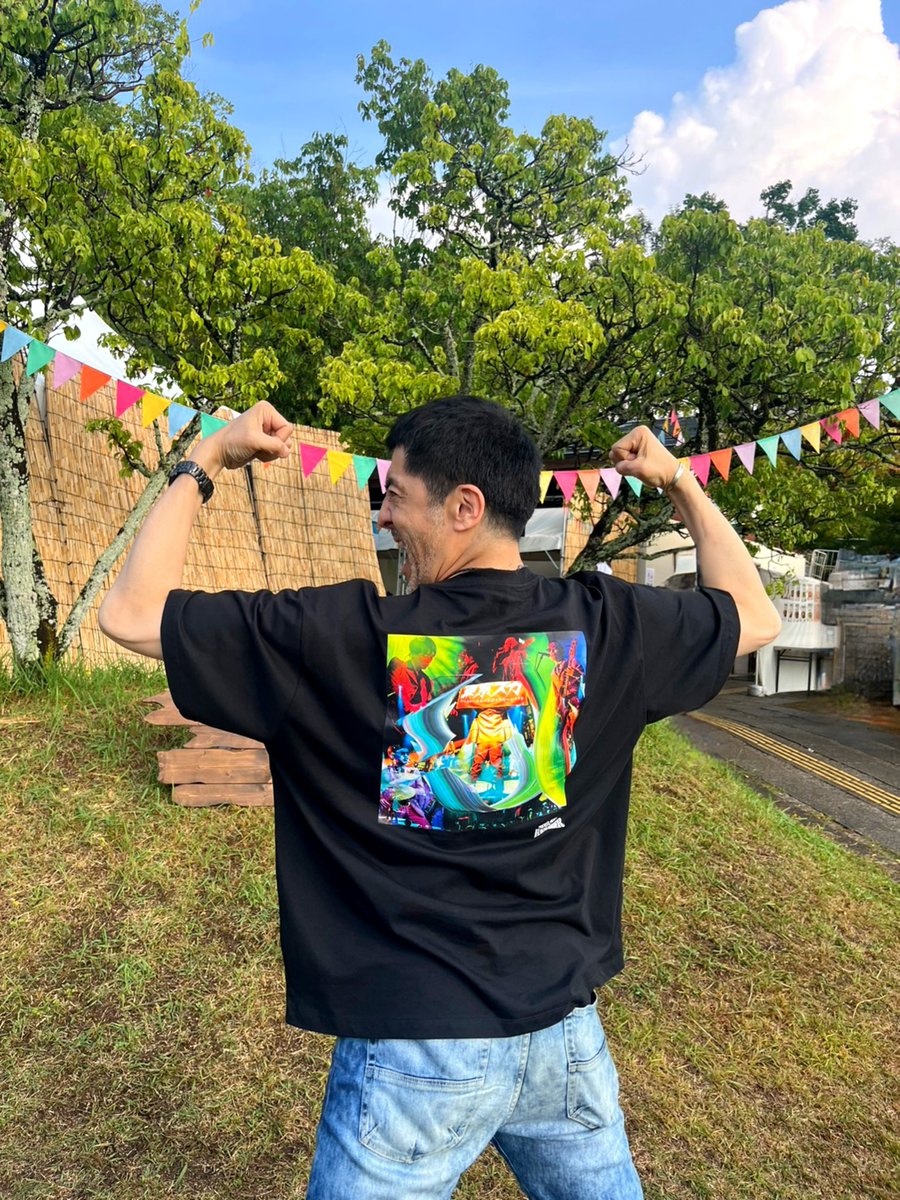 a_yanaka's tweet photo. [TOKYO SKA HAS NO BORDER」スカパラをテーマにしたアート展は8月29日(土)まで。特に小林健太、大野修、vug の3名のアーティストがスカパラの37年にわたる活動を再解釈。メンバーが使用していた機材やアーカイブ、その活動の根底にある思想を手がかりに新作を制作して下さいました。Tシャツもグッド！ https://t.co/ZYyshJMR9W