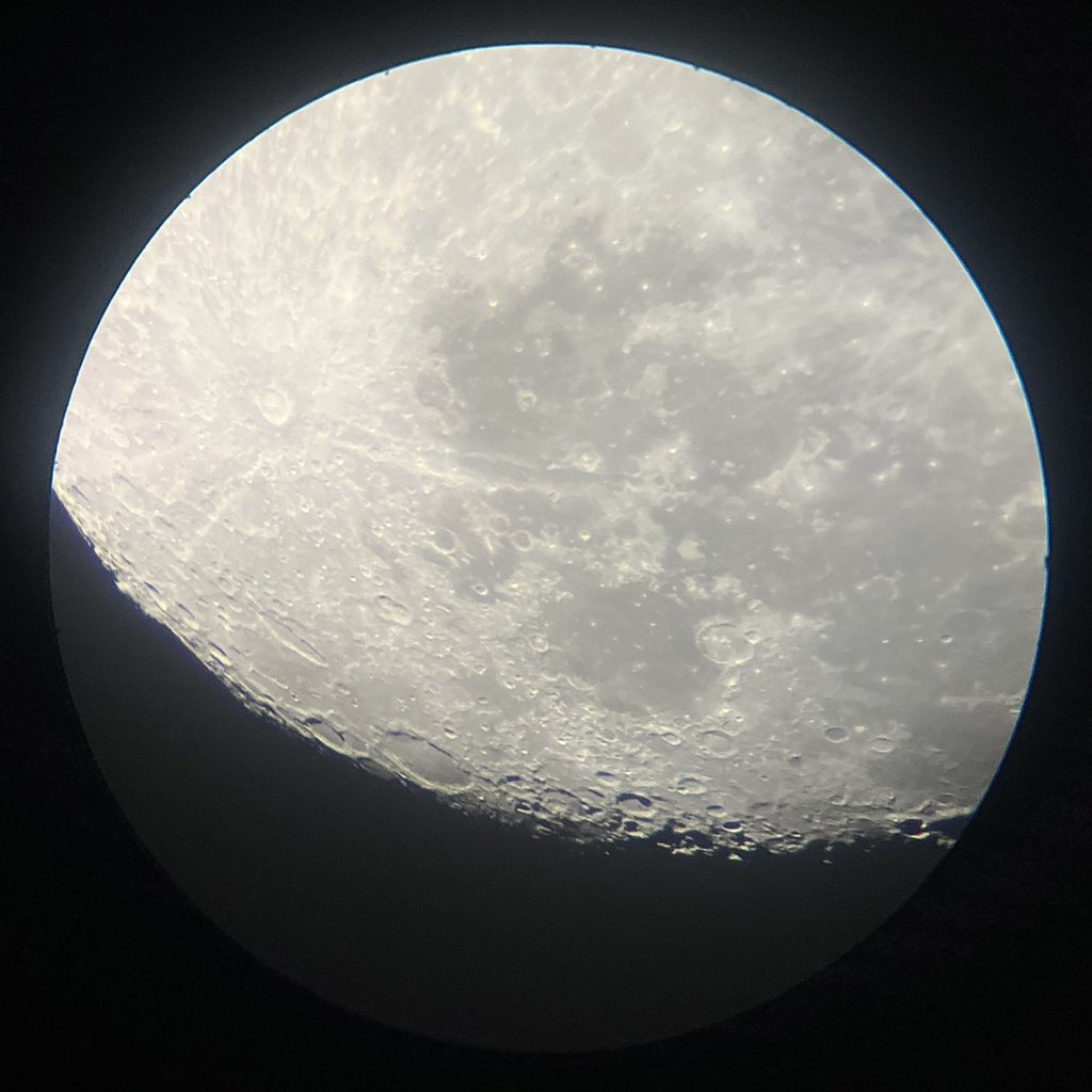 cheeze_toastie's tweet photo. Our moon looking beautiful tonight https://t.co/wH9YlH8wvs