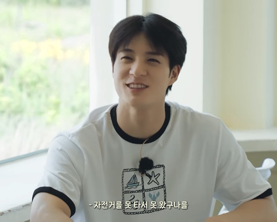 FILESLJN's tweet photo. most handsome guy #jeno 🤍 https://t.co/7eFJce5Gp4