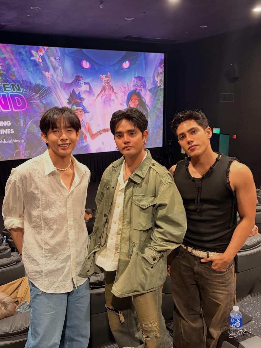 krstnrrae's tweet photo. I’M CALM ABOUT THIS. I SHOULD BE CALM. 😭
La Familia sightings at Forgotten Island event.

🔗 https://t.co/mcSTscPzm6

@SB19Official #SB19 https://t.co/alSmtzQyah