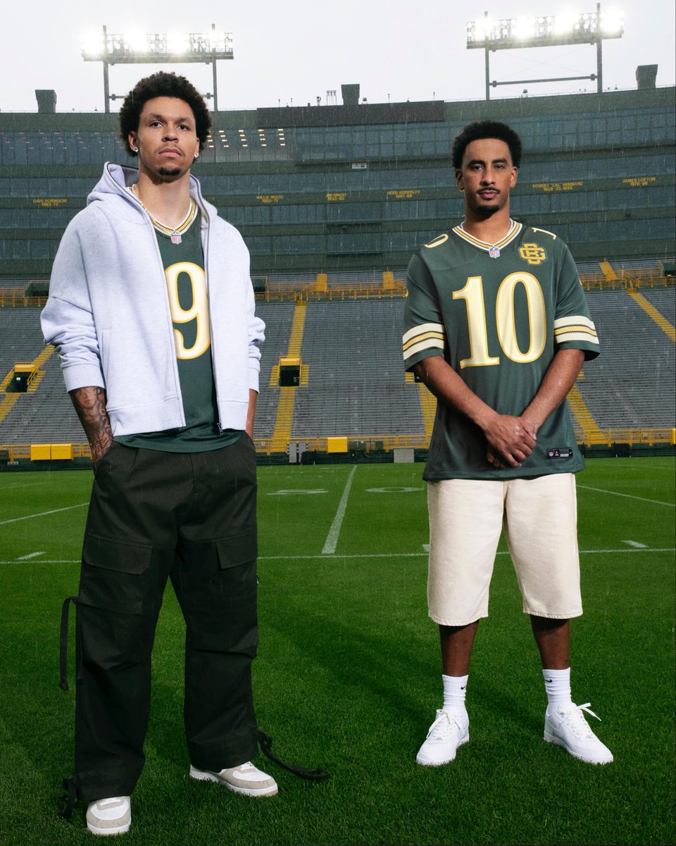 diegogarcia00's tweet photo. Nueva exitosa colección Rivalries 2026, de @Nike y la @NFL 

Segundo año del programa rindiendo  homenaje este año a las ocho legendarias franquicias de la NFC North y la AFC South. 

Aquí está la de @packers 

#GoPackGo https://t.co/40OLFEgL2p