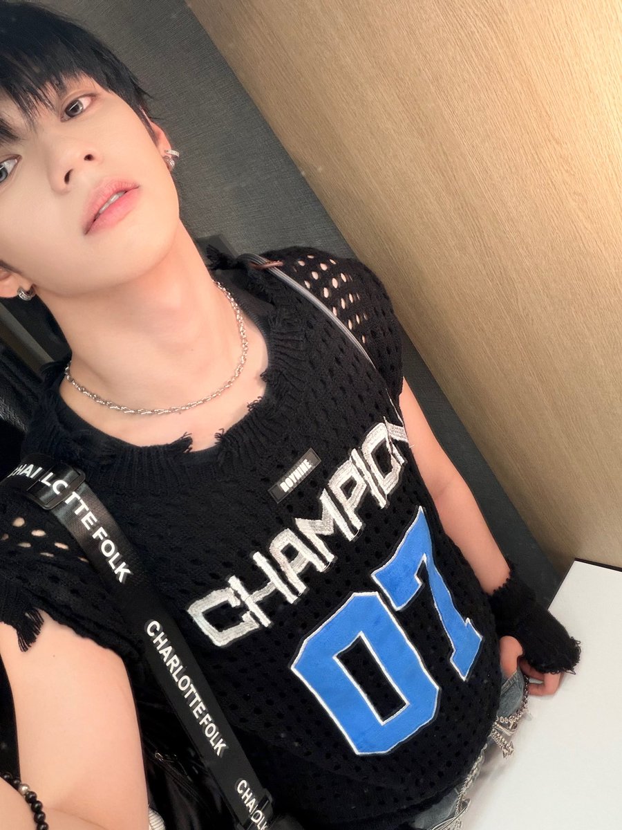 hourlyence's tweet photo. #AHOF #아홉 #JL #제이엘 https://t.co/PfK1LexLLb