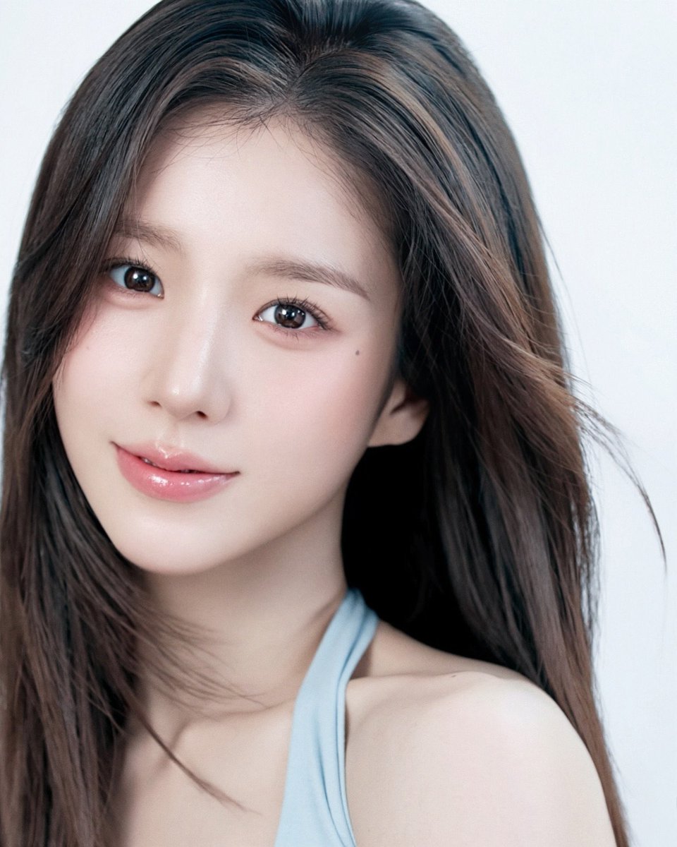 arrtms's tweet photo. it blows my mind that she is not the IT girl of korea https://t.co/RaX5CSUz6r