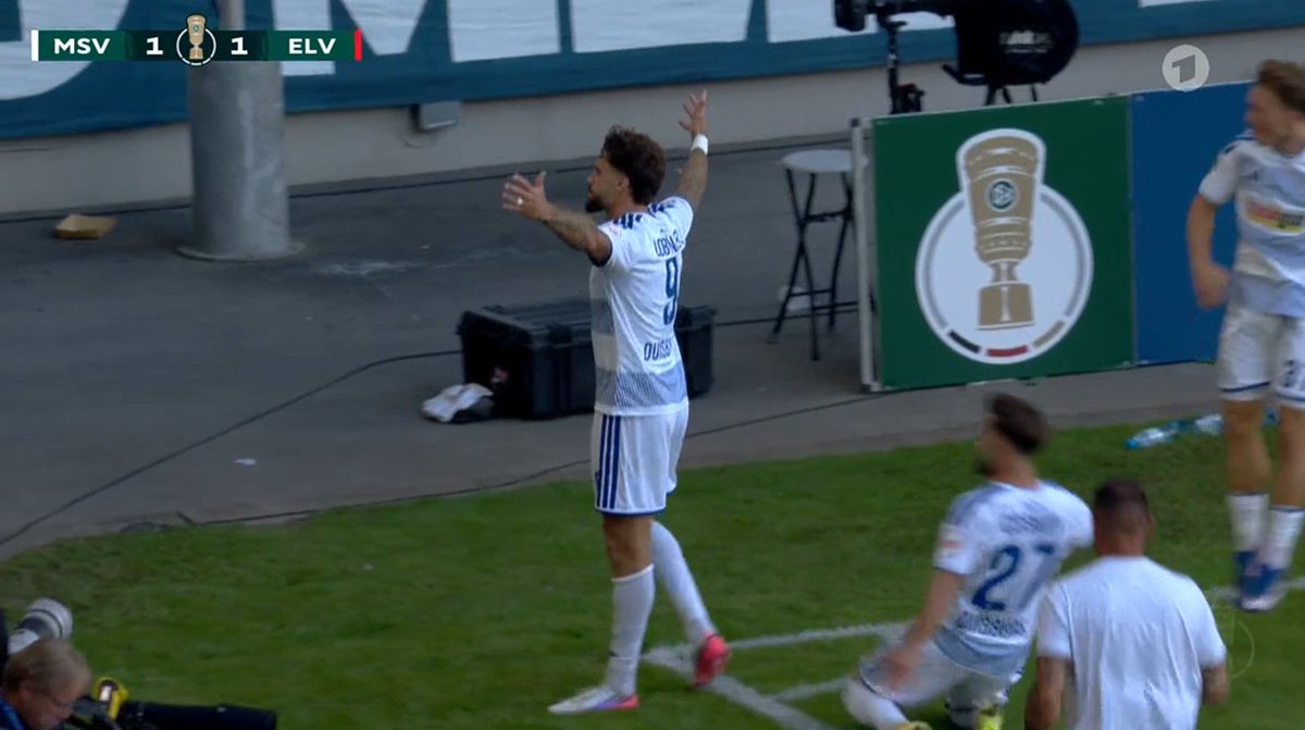 foet247europa's tweet photo. Substitute Francis Onyeka scored twice late on to secure victory in the 88th minute and first minute of stoppage time as Elversberg beat Duisburg 3-1. #MSVELV #DFBPokal https://t.co/0DDfFtYK4B