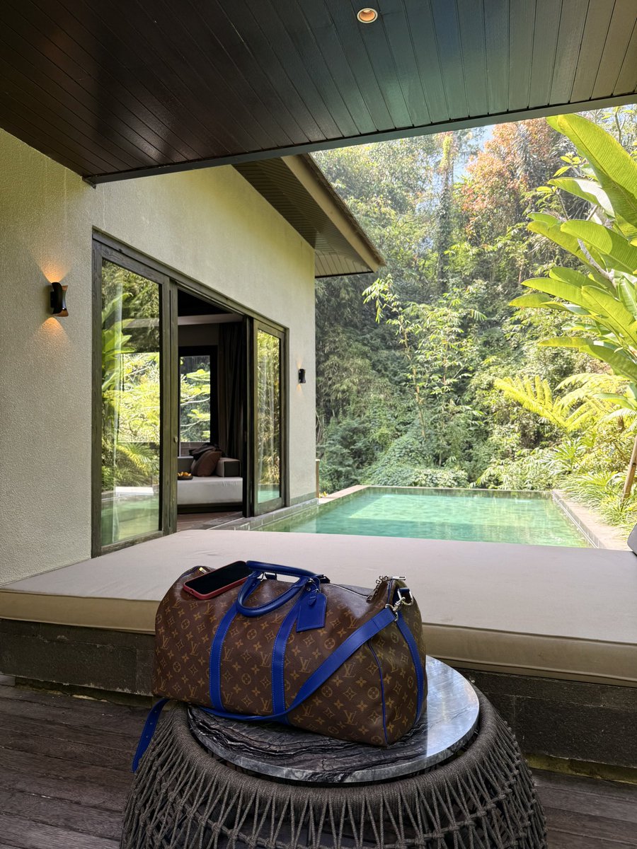 casglb's tweet photo. bali is a cheat code https://t.co/OptKiebMEy