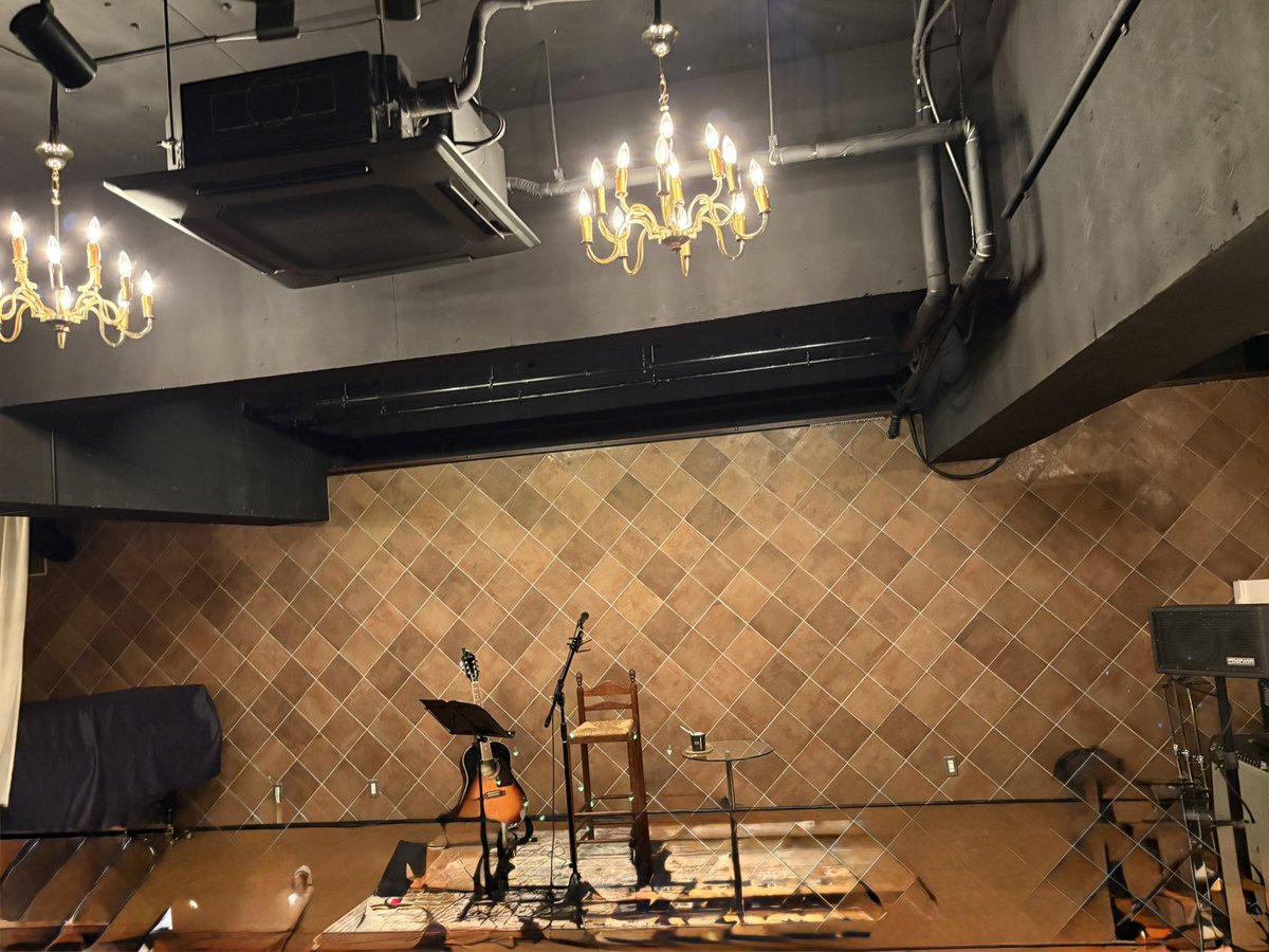 y32gt211's tweet photo. 今日はKOBE QUILT
蓮月ちゃんの弾き語りTOUR
弾き語りのライブは初めてだったけど、じっくり歌声も聴けてこういうのもいいね！
特にMCはめっちゃ喋ってくれて
10年分ぐらい聞いたかも…
それはさすがに言い過ぎかw
なんせ楽しかったです！！！ https://t.co/j7l3PyBudp