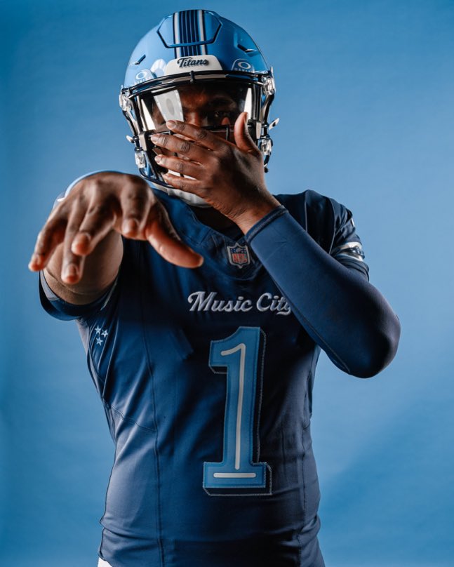 BussinWTB's tweet photo. First look at the Titans new rivalries jerseys

How do we feel? https://t.co/mBcBHRsEhC