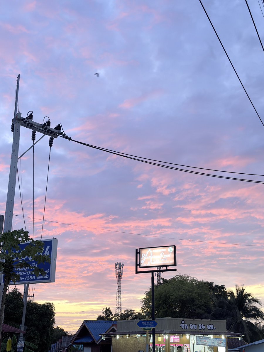 MYSKY1926's tweet photo. Morning sky🌥️  #sky #photo #PhotoOfTheDay #photography #photographers https://t.co/mlqVP6FVEV