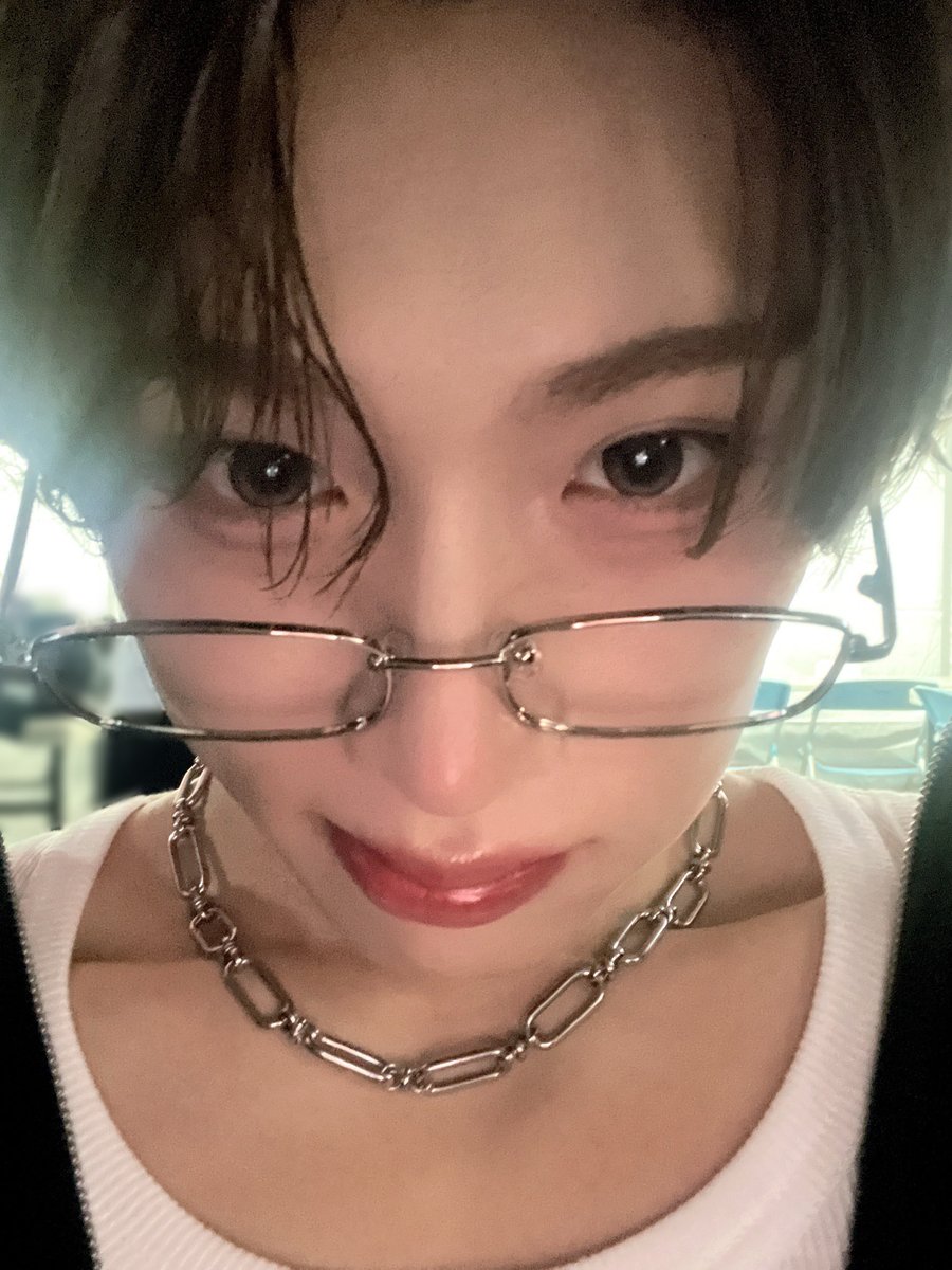official_DXTEEN's tweet photo. [#大久保波留]
メガネなーさんだよ🥸

いい夢見てね✌️

#DXTEEN #OKUBONALU https://t.co/i82DLGzvjP