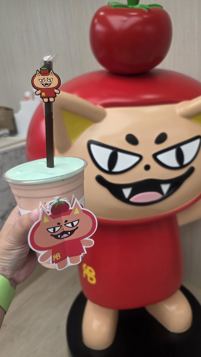 Piggy_Gift_me's tweet photo. ส่วนตัวเป็นคนไม่ชอบกินน้ำมะเขือเทศอยู่แล้ว พอเห็นเมนูของหลานฟ้อกมีน้ำมะเขือเทศผสมด้วย ก็แอบคิดว่���จะกินได้มั้ยอร่อยมั้ย แล้ววันเปิดพี่ถาสัมฯบอกน้ำ Tomafox อร่อยคนไม่กินมะเขือเทศก็กินได้ ผมเลยลองดู สำหรับผม น้ำ TOMAFOX กินได้และอร่อยด้วยค๊าบ ไปลองน้ำ Tomfox กันเยอะๆน๊า  #TOMAFOX #GEMMHOUSE