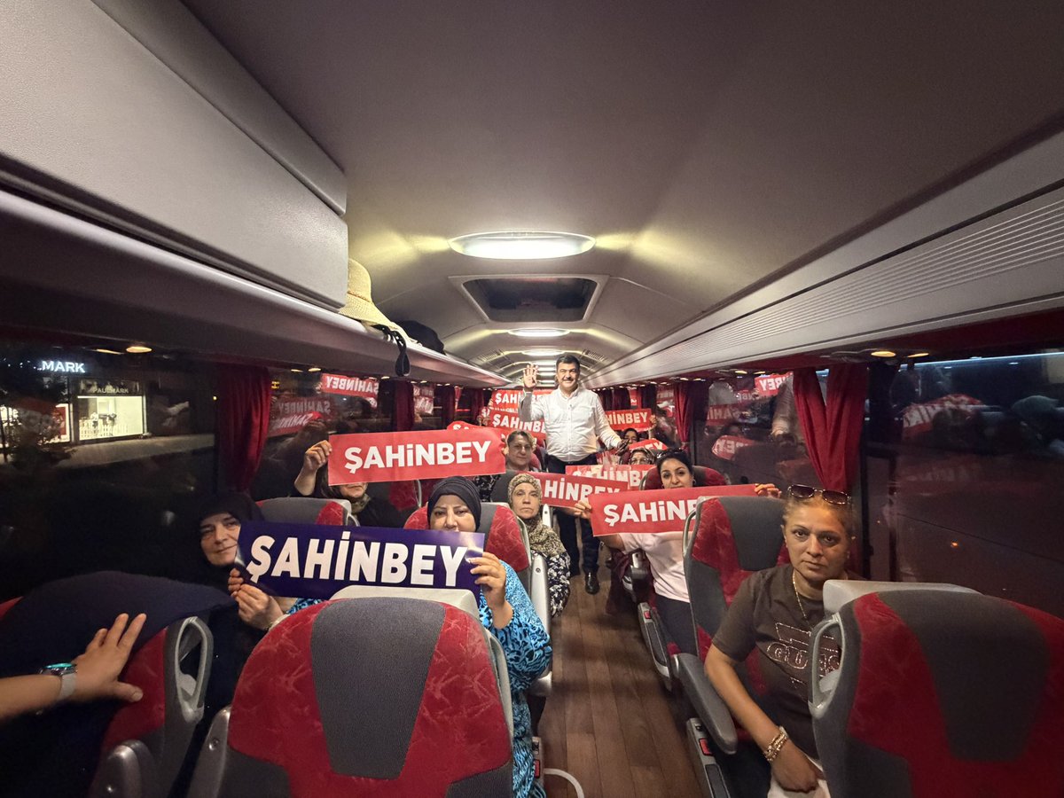 avmehmettiryaki's tweet photo. Malazgirt Programımız için Şahinbey 3 kadememizle birlikte yoğun bir katılımla yola çıktık.

Yarın Malazgirt’te Cumhurbaşkanımız Sayın Recep Tayyip Erdoğan’ı karşılayacak, bu anlamlı buluşmaya hep birlikte şahitlik edeceğiz.

Bu güçlü katılımın oluşmasında büyük emek ve gayret gösteren Teşkilat Başkanımız İsa Tabur’a, Kadın Kolları Başkanımıza, Gençlik Kolları Başkanımıza teşekkür ediyorum.

Rabbim yolumuzu açık, birlik ve beraberliğimizi daim eylesin. 🇹🇷

@abuyukgumus 
@hakanaksu058 
@vahitatalan 
@iekarayel 
@abdulhamitgul 
@EyupOzkececi 
@AliSahin501 
@deryabakbak27 
@mesutbozatli 
@irfancelikaslan 
@BBozgeyik_27 
@FatmaSahin 
@mtahmazoglu 
@fmfedaioglu 
@AKGMTeskilat
#GönüldenGönüle