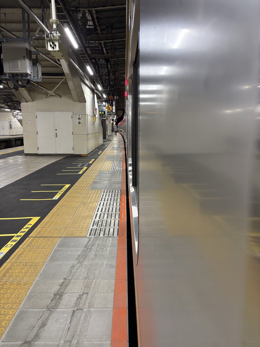th_sd's tweet photo. [今朝の総武線]
始発乗車率1％くらいかな🤔現在の気温26℃🌤️日中の気温は37℃🌤️予報です。今日も日中37℃だってさぁ😫
#中央総武線各駅停車 #総武線 https://t.co/p4kOl1cWKL