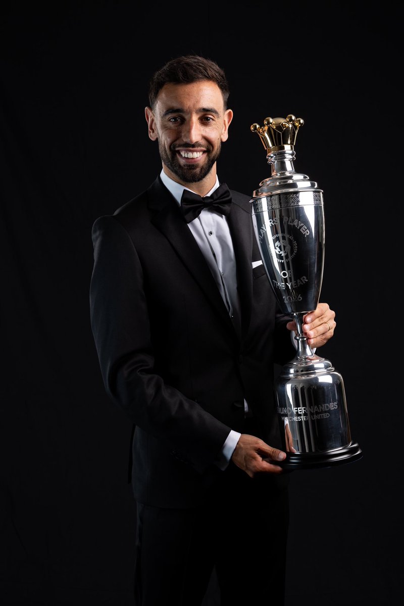 ____Rango's tweet photo. BRUNO BRUNO BRUNO @PFA  player's player of the Year ♥️ @ManUtd @B_Fernandes8 @premierleague @Giggity1635691 https://t.co/DMdFd3SbAM