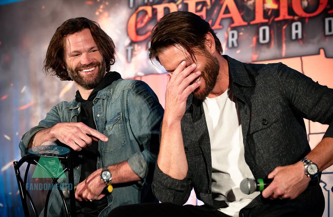 J2_chaos's tweet photo. Look at these cutsey boys 🤏🏻😻💗

#J2 #JaredPadalecki #JensenAckles

Credit:fandomfoto on IG! https://t.co/oHsLcV9nJY