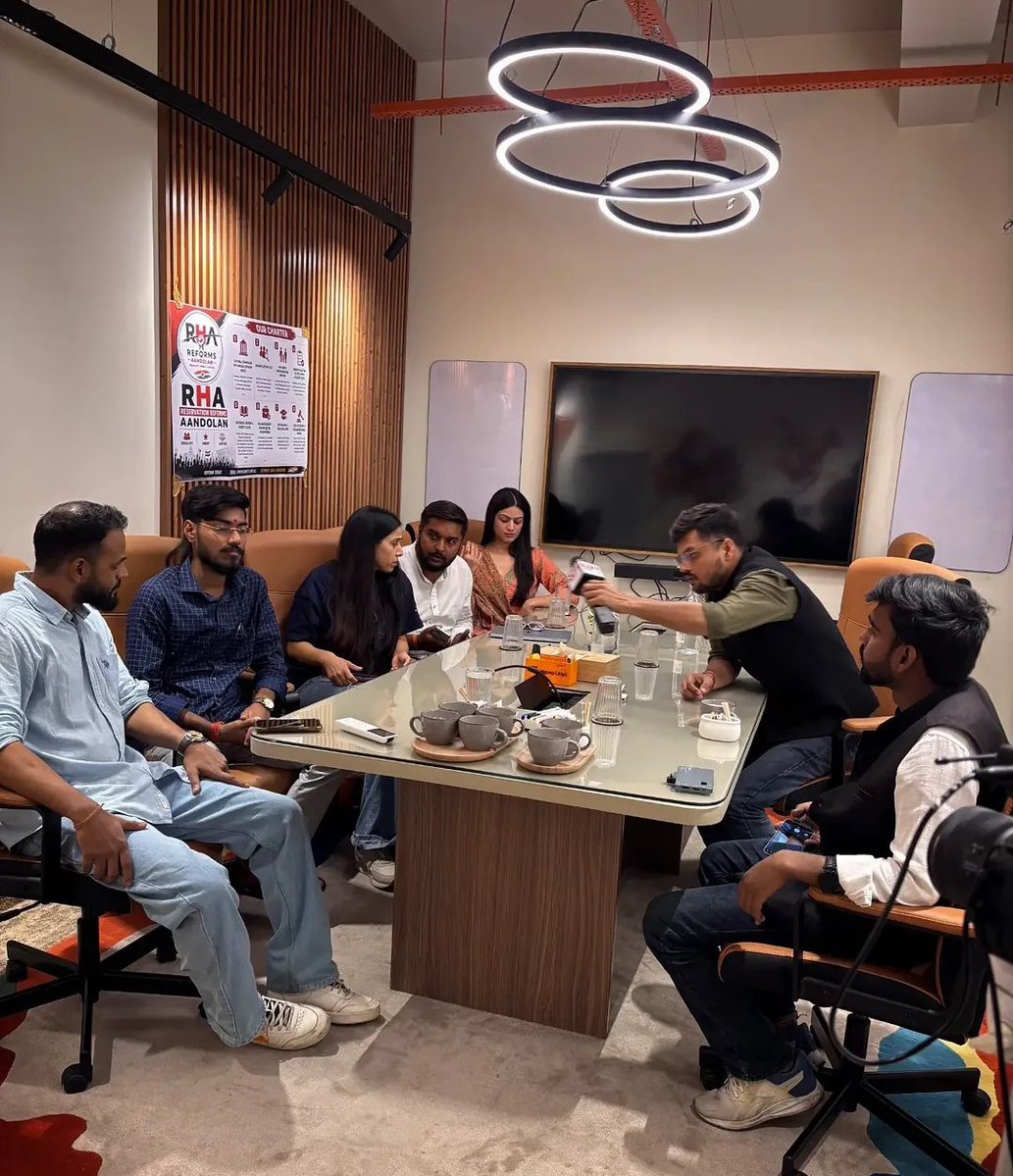 hinduvision1's tweet photo. 🚨🚨 update 
Office meeting of RHA spokespersons 

Reservation reforms andolan 🚩💪🔥 https://t.co/TfAbfS1Mt8