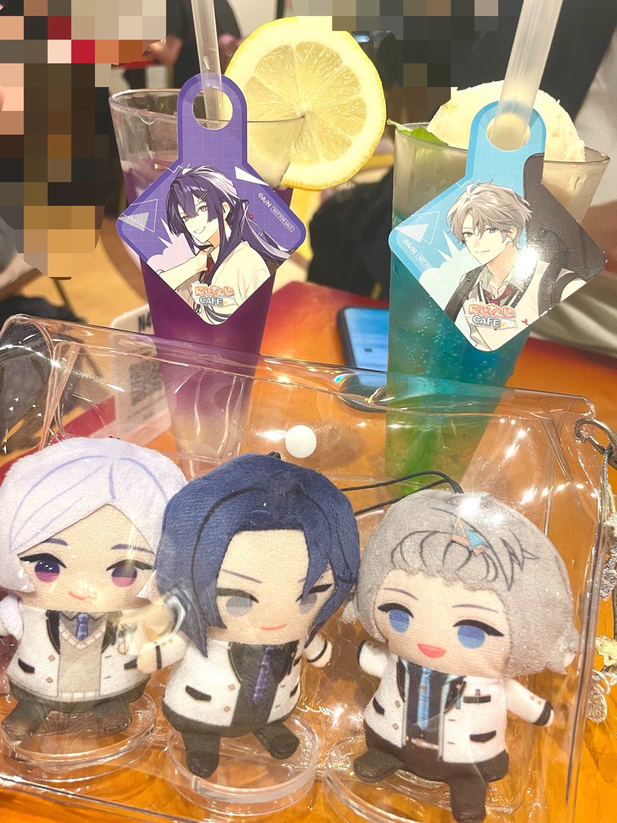 obito_tdtk's tweet photo. くろすさんに付き添ってもらって、🌈🕒カフェ行ってきた🍨☕️⟡.·
グッズ枯れてるのは予想してたので、アクスタだけ確保していただいてたの本当に感謝しかない😭
ノベルティすら枯れてるとは思わなかったﾖ…… https://t.co/1ko8vgsGvN