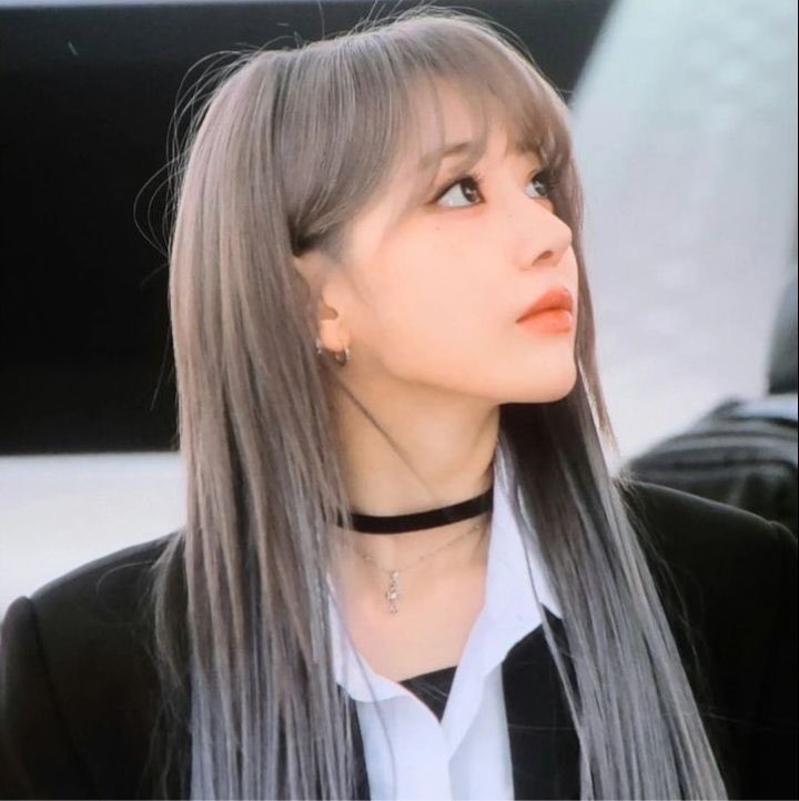 chaewanniee's tweet photo. can i also propose sakura miyawaki as black cat https://t.co/J4Xypjpb1b