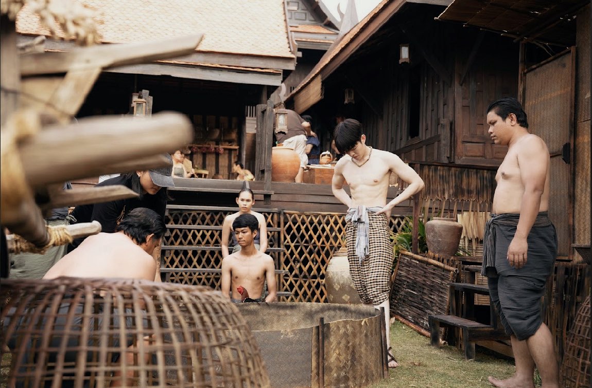 faychintup's tweet photo. แอบเอารูปมาสปอย                                       ไหนมีไครรอดูบ้างครับ ep7มาแล้วน้า!!!
#บุพเพสันนิวาสEP7
#lovedestinyep7 https://t.co/3tZ4uYVqEf
