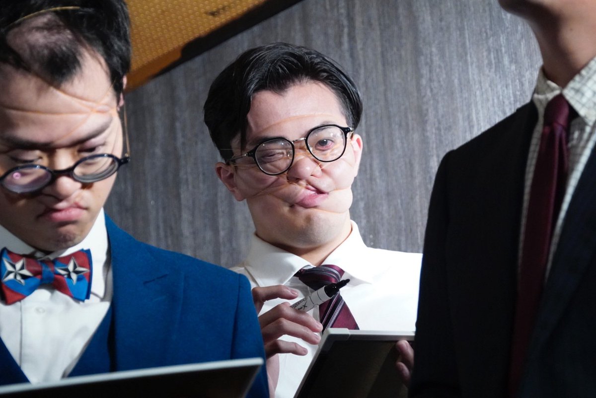 y4jef's tweet photo. 輪ゴム芸見た目が痛々しすぎて怖かったよーーー（ ｉ _ ｉ ）横さんは顔面メロンパンみたいになってたし、山田さんは武将になっていた🏆🌙 https://t.co/oZsB72rxXM