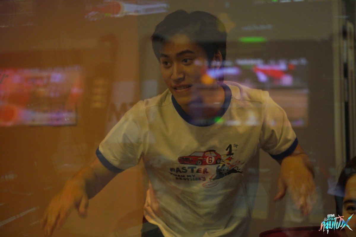 chybspt's tweet photo. น้องเจมเข้าไปซ้อมคอน แล้วแวะไปฟังพี่ภูมิกับเออร์วินเล่าเรื่องผี แล้วแซวกันว่า น้องเข้าไม่ได้ เพราะผูกสายสิญจน์อยู่ ช่วยกลับไปซ้อมคอนแล้วค่อยกลับมาใหม่ 55555555555 ผีตุวนี้ป่วนมาก เอ็นดู

#Gemini_NT #เจมีไนน์ https://t.co/Ry3J18cor8