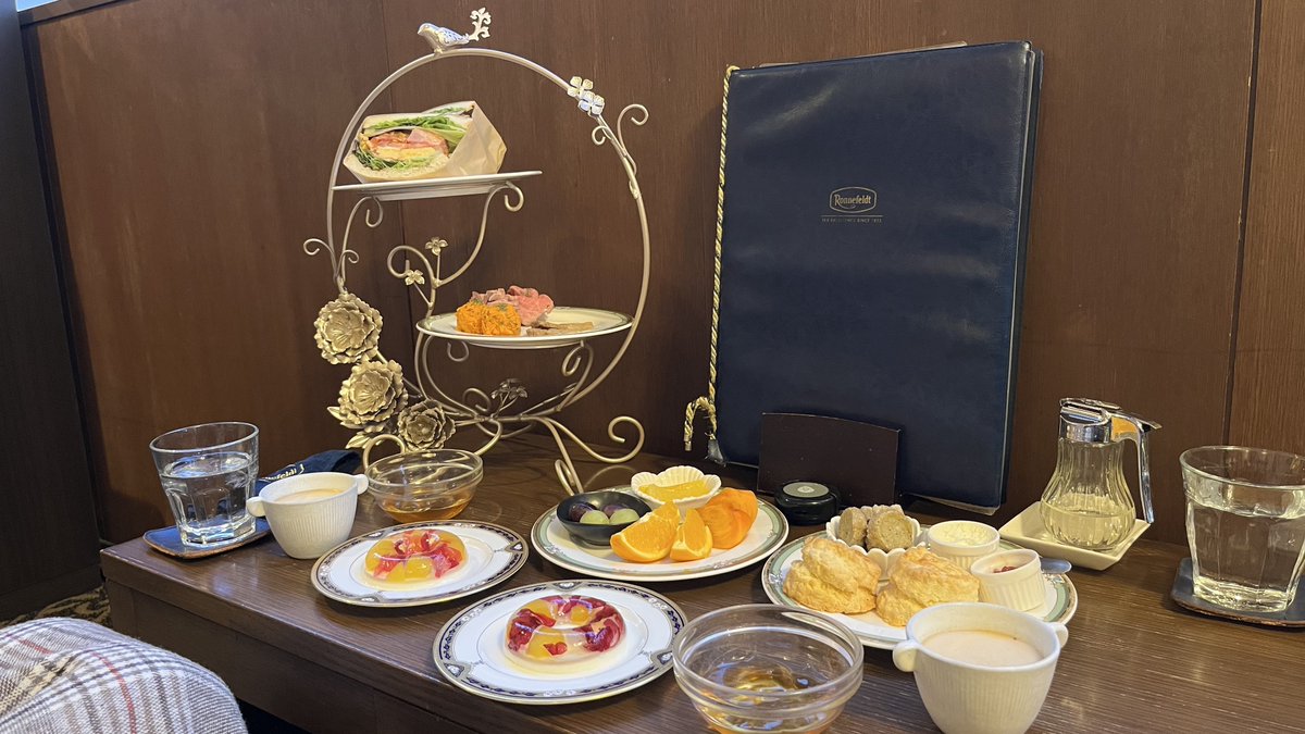 oinagoya's tweet photo. ロンネフェルト・ティ・サロン名古屋は
ドイツの最高級紅茶ブランド『ロンネフェルト』の紅茶を好きなだけ飲みながら、豪華なアフタヌーンティーが楽しめる紅茶専門店。

しかもアフタヌーンティーは完食すると『おかわり』できるんです。。！ https://t.co/fVwYHLADDX