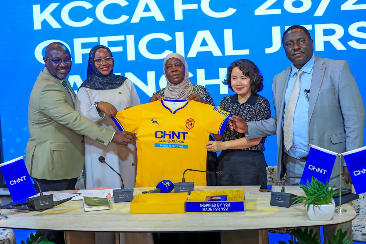 KCCAFC's tweet photo. Our official 2026/27 home jersey is unveiled.

The occasion was graced by the Minister For Kampala Capital City & Metropolitan Affairs, @HajjatMinsa; the @KCCAED; the Deputy Executive Director
@KCCAUG, @BenonKigenyi, and the club chairman, Eng. @SserunjogiAM. 

#KCCAFC #KCCAFCDay